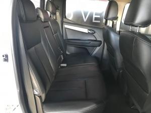 Isuzu D-Max 300 3.0TD double cab 4x4 LX auto - Image 8