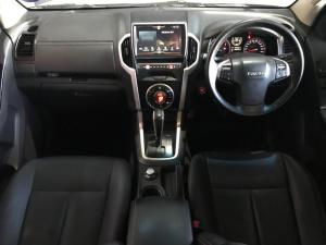 Isuzu D-Max 300 3.0TD double cab 4x4 LX auto - Image 9