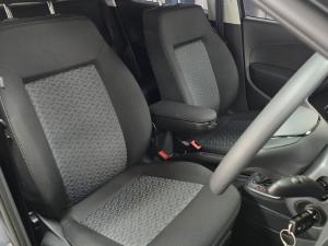 Volkswagen Polo Vivo hatch 1.6 Life - Image 8