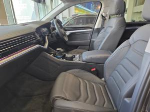 Volkswagen Touareg V6 TDI R-Line - Image 14