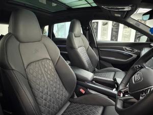 Audi e-tron 55 quattro S line - Image 8