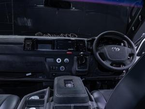 Toyota Quantum 2.7 GL 14-seater bus - Image 12