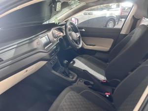 Volkswagen Polo sedan 1.6 manual - Image 6