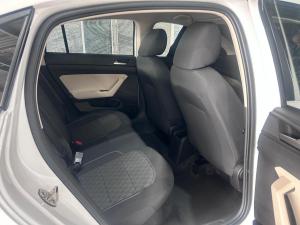 Volkswagen Polo sedan 1.6 manual - Image 9