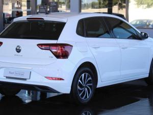 Volkswagen Polo hatch 1.0TSI Life manual - Image 3