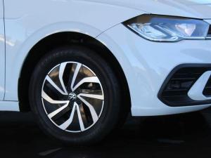 Volkswagen Polo hatch 1.0TSI Life manual - Image 5