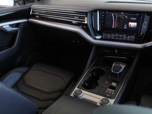 Volkswagen Touareg V6 TDI Executive R-Line - Image 11