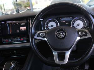Volkswagen Touareg V6 TDI Executive R-Line - Image 13