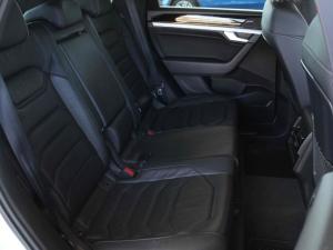 Volkswagen Touareg V6 TDI Executive R-Line - Image 17