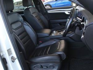 Volkswagen Touareg V6 TDI Executive R-Line - Image 19
