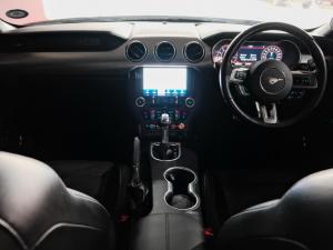 Ford Mustang 5.0 GT fastback - Image 12