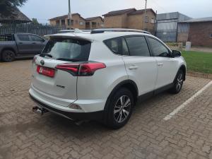 Toyota RAV4 2.0 GX - Image 2