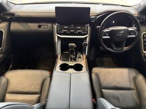 Toyota Land Cruiser 300 3.5T ZX - Image 6