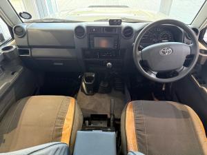 Toyota Land Cruiser 79 4.5D-4D V8 double cab LX - Image 6