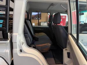 Toyota Land Cruiser 79 4.5D-4D V8 double cab LX - Image 9