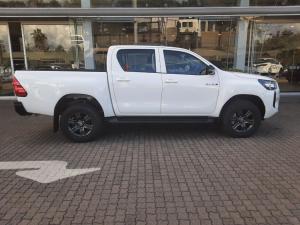Toyota Hilux 2.4 GD-6 Raider 4X4 automaticD/C - Image 3