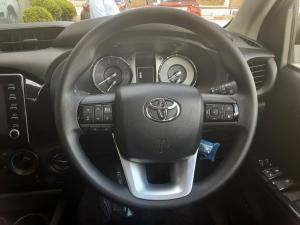 Toyota Hilux 2.4 GD-6 Raider 4X4 automaticD/C - Image 8