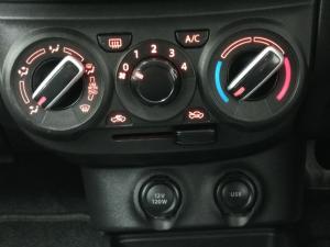 Toyota Vitz 1.0 XR manual - Image 9