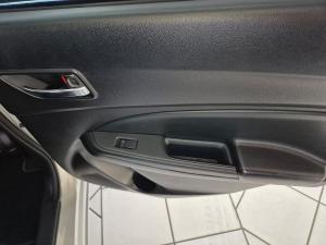Suzuki Swift 1.2 GLX manual - Image 28