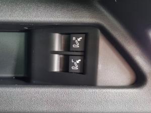 Land Rover Discovery Sport P300e R-Dynamic HSE - Image 16