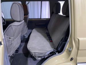 Toyota Land Cruiser 76 4.5D-4D V8 station wagon LX - Image 12