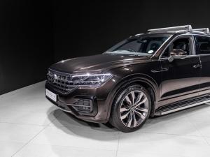 Volkswagen Touareg V6 TDI Executive R-Line - Image 4