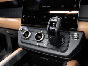 Land Rover Defender 110 P425 X-Dynamic HSE - Image 12