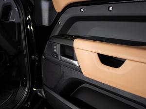 Land Rover Defender 110 P425 X-Dynamic HSE - Image 15
