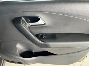Volkswagen Polo Vivo hatch 1.6 Comfortline auto - Image 5