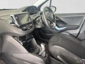 Peugeot 208 5-door 1.6 Allure - Image 18
