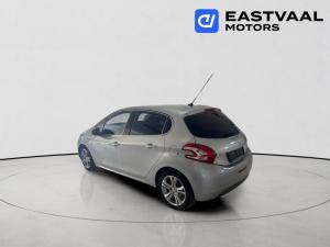 Peugeot 208 5-door 1.6 Allure - Image 6