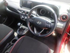 Hyundai Grand i10 1.0 Executive hatch - Image 20