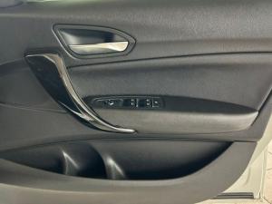 BMW 1 Series 118i 5-door auto - Image 25