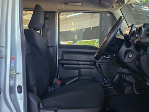 Suzuki Jimny 1.5 GLX AllGrip 3-door manual - Image 14