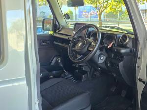 Suzuki Jimny 1.5 GLX AllGrip 3-door manual - Image 15