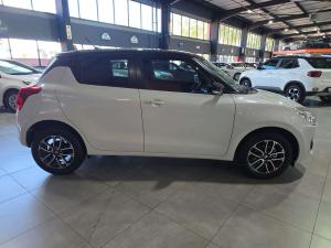 Suzuki Swift 1.2 GLX AMT - Image 5