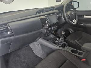 Toyota Hilux 2.4GD-6 double cab 4x4 Raider manual - Image 7