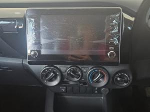 Toyota Hilux 2.4GD-6 double cab 4x4 Raider manual - Image 10