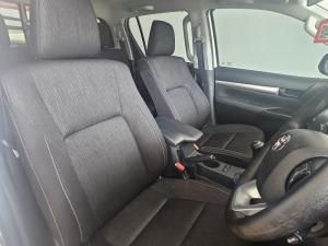 Toyota Hilux 2.4GD-6 double cab 4x4 Raider manual - Image 11