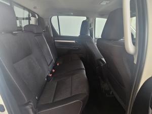 Toyota Hilux 2.4GD-6 double cab 4x4 Raider manual - Image 12