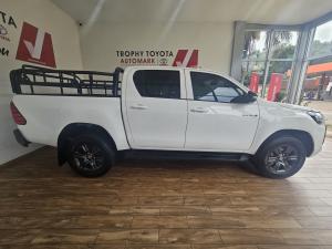 Toyota Hilux 2.4GD-6 double cab 4x4 Raider manual - Image 3