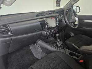 Toyota Hilux 2.4GD-6 single cab 4x4 Raider manual - Image 7