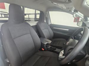 Toyota Hilux 2.4GD-6 single cab 4x4 Raider manual - Image 8