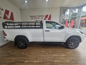 Toyota Hilux 2.4GD-6 single cab 4x4 Raider manual - Image 3