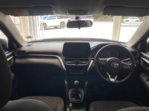 Toyota Urban Cruiser 1.5 XR manual - Image 6