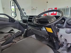 Hino Hino 300 916 LWBChassis Cab - Image 6