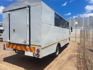 Hino Hino 300 916 LWBChassis Cab - Image 2