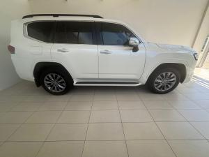 Toyota Land Cruiser 300 3.3D ZX - Image 3
