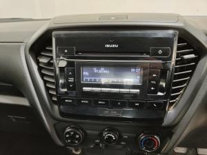 Isuzu D-Max 1.9TD double cab L 4x4 manual - Image 12