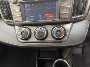 Toyota RAV4 2.0 GX - Image 11